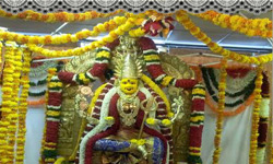 దుర్గామాత ఆశీస్సుల కోసం బారులు తీరిన భక్తులు