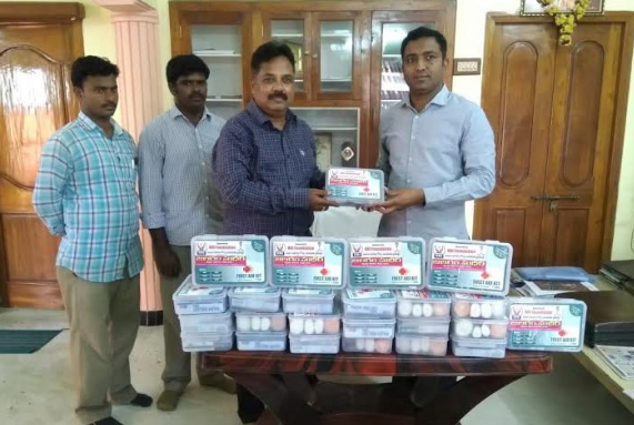 ఎన్నారై పౌండేషన్ ఆధ్వర్యంలో మెడికల్ కిట్ల పంపిణీ