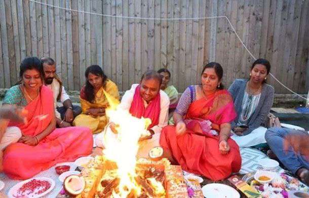 టీఆర్ఎస్ విజయం కోసం ఎన్ఆర్ఐల హోమం