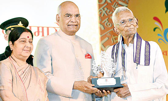 పావులూరికి రాష్ట్రపతి సన్మానం