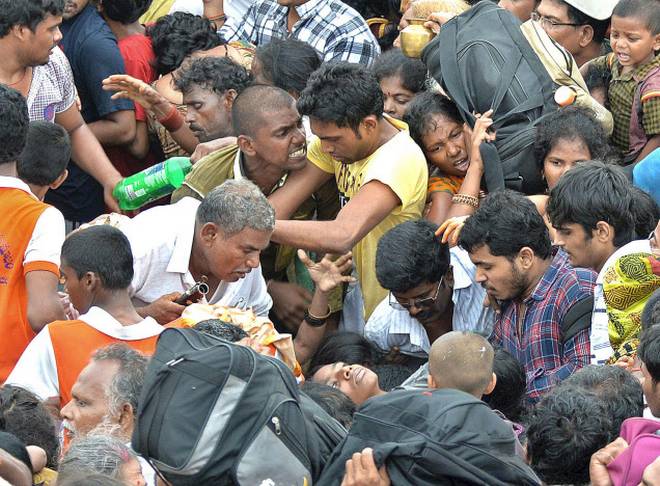 తొక్కిసలాటకు సీఎం కారణం కాదు