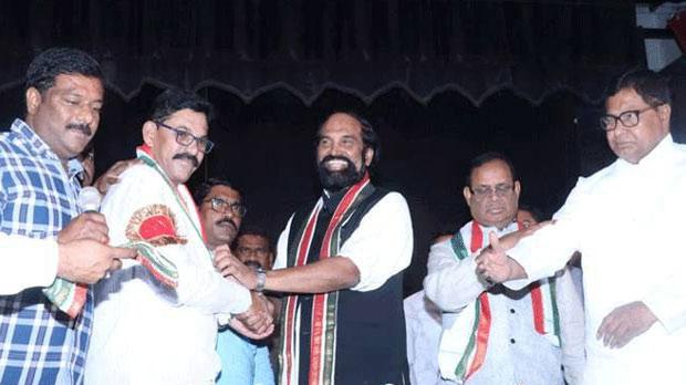 టీఆర్ ఎస్ కు షాక్… కాంగ్రెస్ లో చేరిన మాజీ ఎంపీ