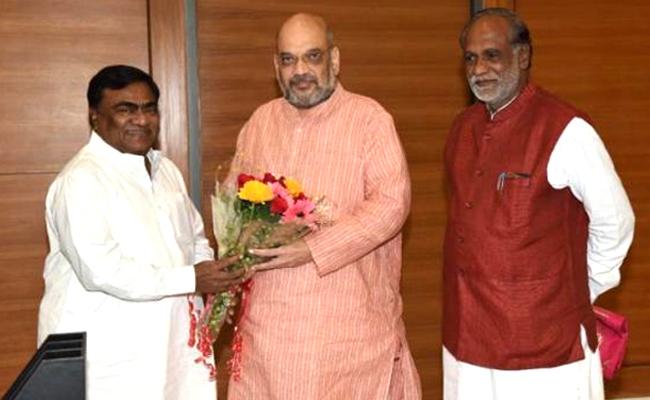 టీఆర్ఎస్ కు మరో షాక్ …బీజేపీలో చేరిన బాబుమోహన్