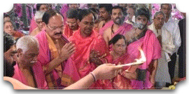 గురు ప్రార్థన చేసిన కేసీఆర్