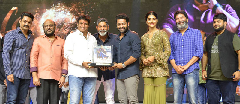 బాబాయ్-అబ్బాయ్‌ల ఆకర్షణతో  ‘అరవింద సమేత’ సక్సెస్ ఫంక్షన్