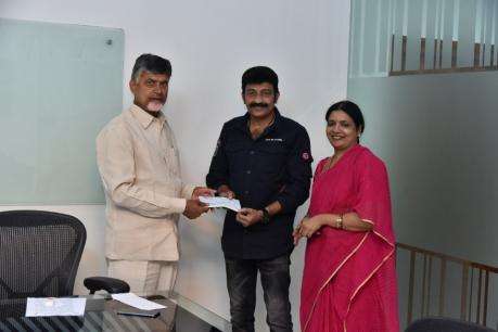 తిత్లీ బాధితులకు జీవిత, రాజశేఖర్ విరాళం