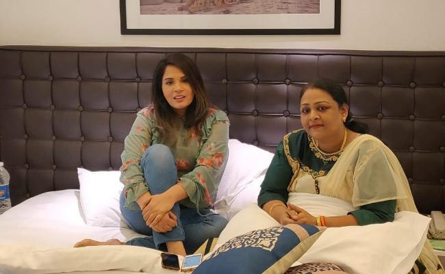 అతిథిగా షకీల గ్రీన్ సిగ్నల్