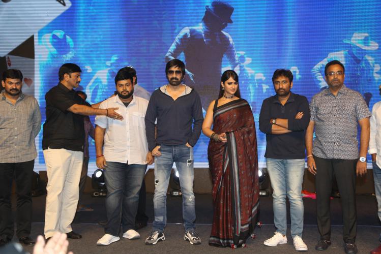 నవంబర్ 16న మరోసారి  నవ్వించడానికి  రవితేజ, శ్రీను వైట్ల ల  ‘అమర్‌ అక్బర్‌ ఆంటొని’