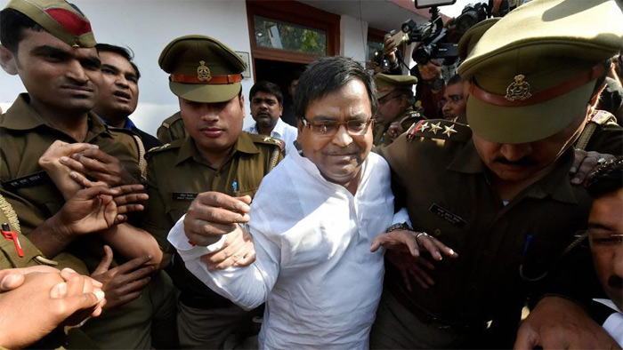 Judge Suspended After Granting Bail To Sp Leader Gayatri Prajapati In Haste 