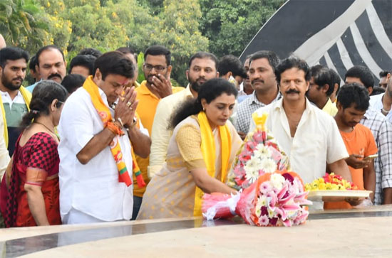 సుహాసినిని భారీ మెజార్టీతో గెలిపించాలి : బాలకృష్ణ