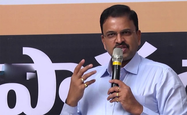 సొంత పార్టీతోనే రాజకీయ రంగ ప్రవేశం