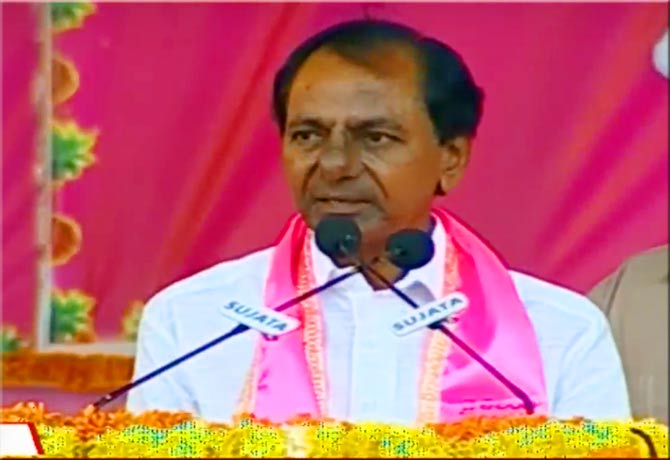 ప్రచారంలో ఏకవీర…