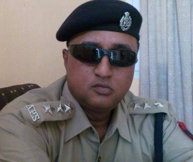 ‘ఫేస్‌బుక్‌’ పోస్ట్‌ వివాదంలో డీఎస్‌పీ అరెస్టు