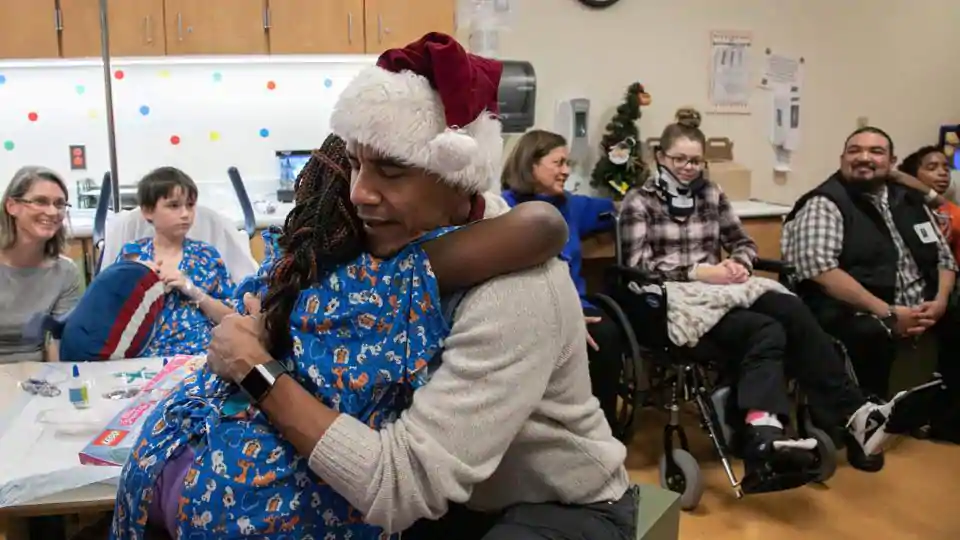 శాంతాక్లాజ్‌ అవతారమెత్తిన ఒరాక్‌ ఒబామా