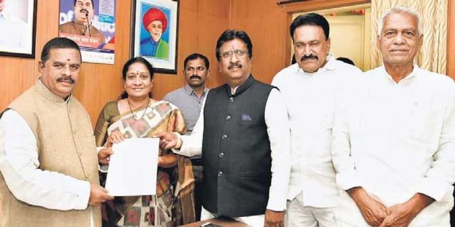 తెలంగాణ కాంగ్రెస్ కు షాక్