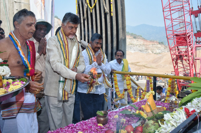 పోలవరం నిర్మాణంలో మరో కీలక ఘట్టం ఆవిష్కృతం