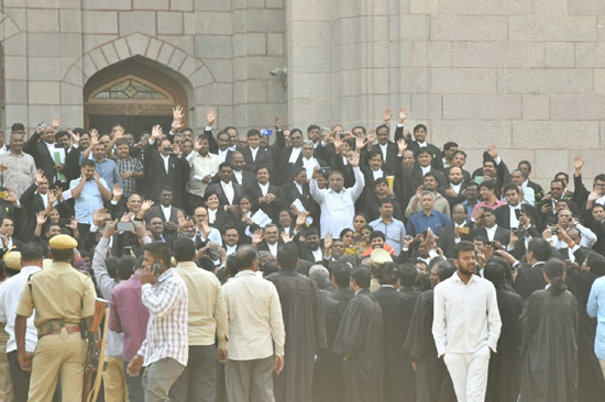 అమరావతికి తరలిన హైకోర్టు ఉద్యోగులు