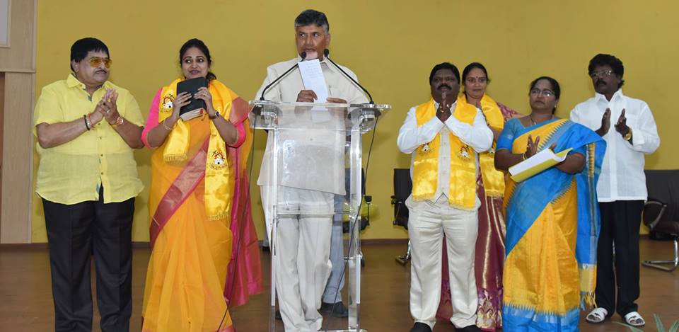 తెలుగుదేశం పార్టీలో చేరిన సీనియర్ నటి దివ్యవాణి