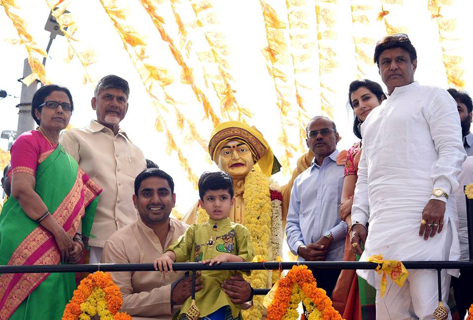 సంక్రాంతి వేడుకల్లో సీఎం చంద్రబాబు కుటుంబం