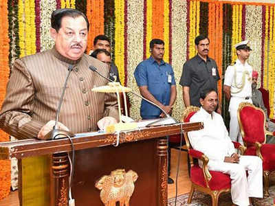 తెలంగాణ అసెంబ్లీ ప్రొటెం స్పీకర్ గా ముంతాజ్ ప్రమాణం