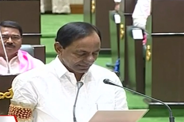 ఎమ్మెల్యేగా ప్రమాణస్వీకారం చేసిన కేసీఆర్