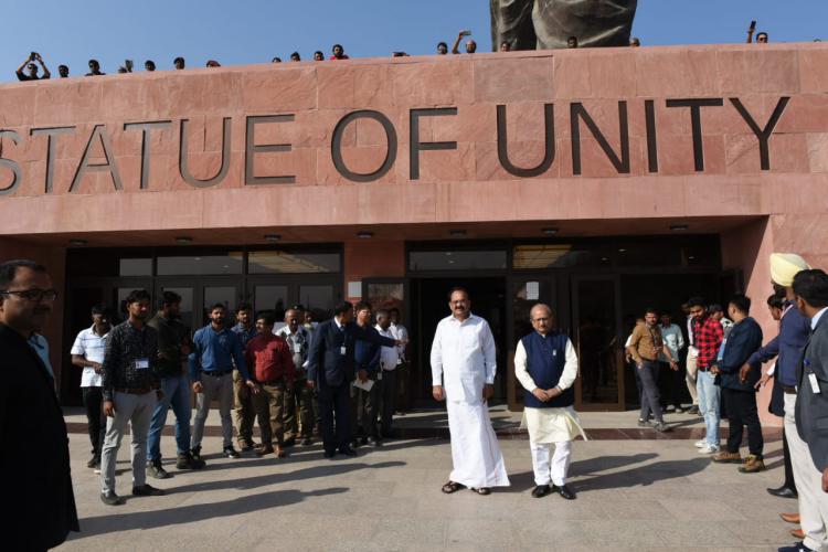ఐక్యతా ప్రతిమను (స్టాట్యూ ఆఫ్ యూనిటి) సందర్శించిన ఉపరాష్ట్రపతి
