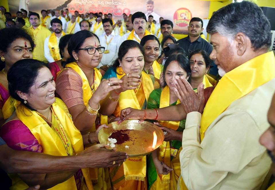 ఆడపడుచులకు ఏపీ సర్కార్ భారీ కానుక