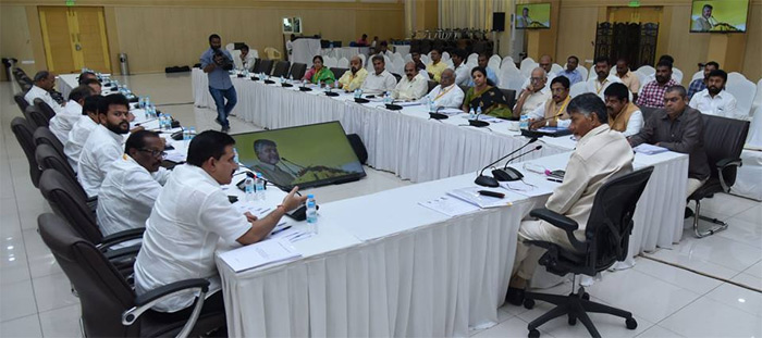 11 ప్రత్యేక హోదా రాష్ట్రాలకు ప్రత్యేక రాయితీలు : ఎంపీల భేటీలో చంద్రబాబు 11 ప్రత్యేక హోదా రాష్ట్రాలకు ప్రత్యేక రాయితీలు : ఎంపీల భేటీలో చంద్రబాబు