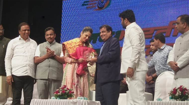 బీజేపీలో చేరిన  బాలీవుడ్ నటి ఇషా కొప్పికర్