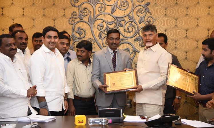 కప్పట్రాళ్ళకు అవార్డు