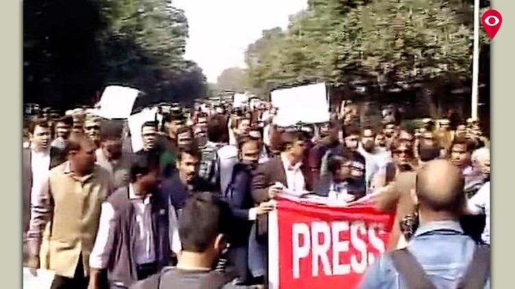 తెలుగురాష్ట్రాల్లో కూడా పాత్రికేయులకు ఇలాంటి చట్టం …