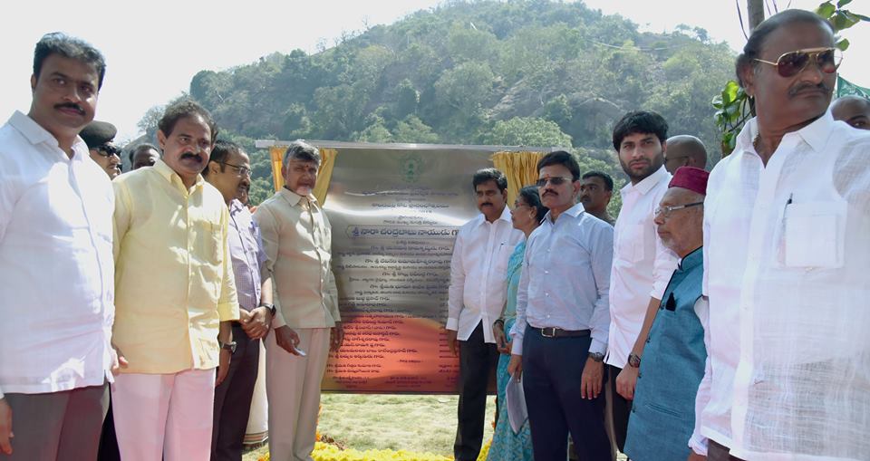 పర్యాటక కేంద్రంగా కొండపల్లి : చంద్రబాబు