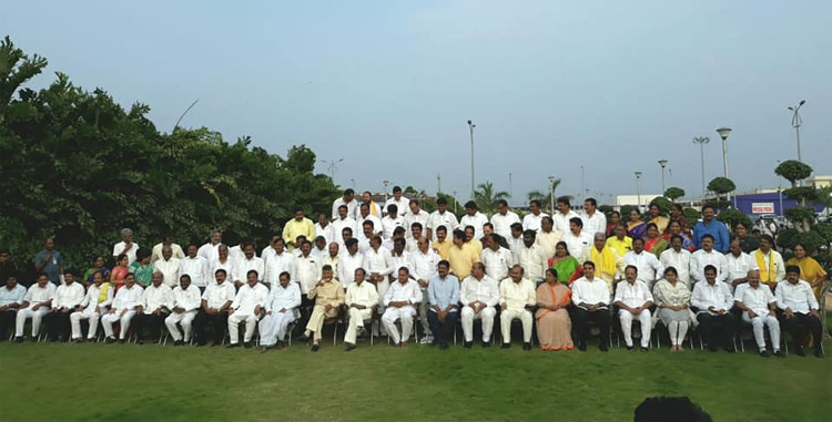 అర్ధవంతంగా ముగిసిన 14వ అసెంబ్లీ సమావేశాలు