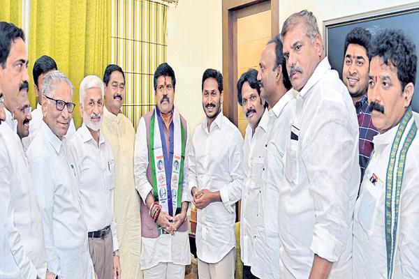 వైసీపీలోకి ఎంపీ అవంతి