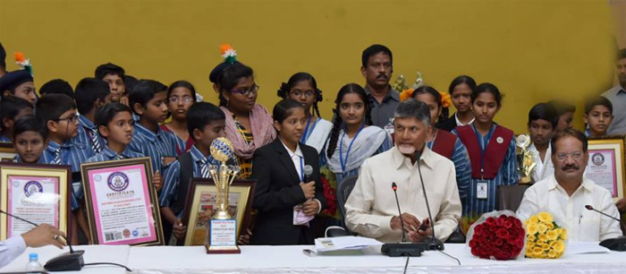 ప్రతి విద్యాలయంలో పూర్తిస్థాయి ఇంగ్లీష్ మీడియం, డిజిటల్, వర్చువల్ తరగతులు