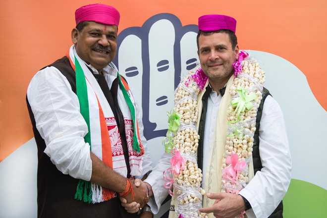 కాంగ్రెస్ లో చేరిన మాజీ క్రికెటర్