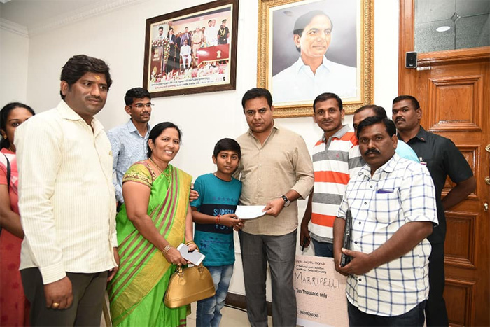 బాల మేధావికి టీఆర్ఎస్ వర్కింగ్ ప్రెసిడెంట్ కేటీఆర్ ప్రోత్సాహం