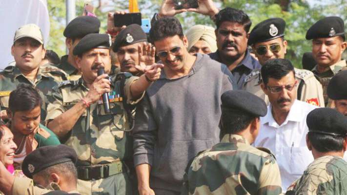 అమర జవాన్లకు బాలీవుడ్ స్టార్ల భారీ విరాళం