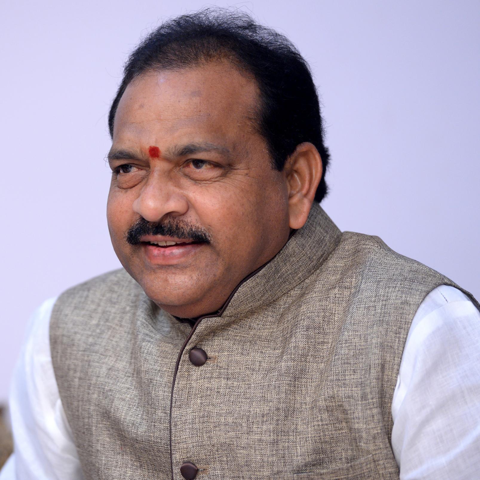 ఎంపీ తోట సంచలన నిర్ణయం