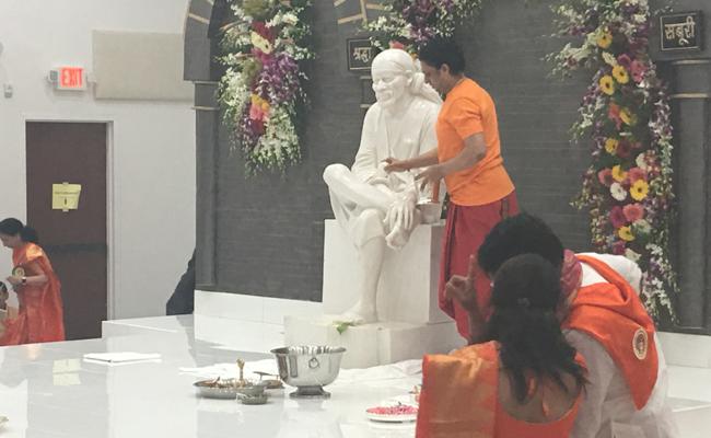 టెక్సాస్ లో సాయిబాబా విగ్రహం ఏర్పాటు