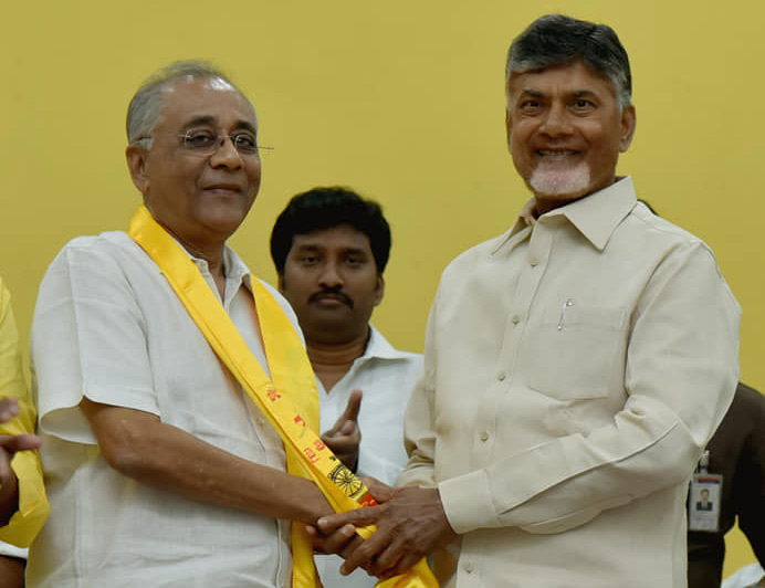 కేంద్రమాజీ మంత్రి కిషోర్ చంద్రదేవ్ టిడిపిలో చేరిక