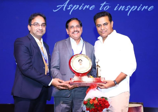 HMRL MD NVS Reddy gets Best CEO Award