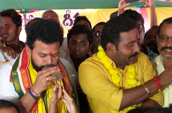 ఎంపీ రామ్మోహన్ నాయుడు దీక్ష విరమణ