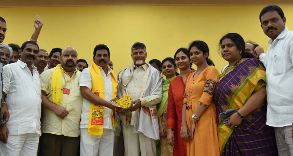 టిడిపిలో చేరిన చింతలపూడి మాజీ ఎమ్మెల్యే గంటా మురళీ రామకృష్ణ