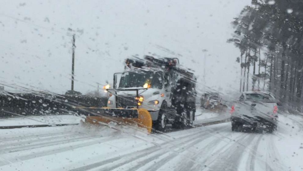 అమెరికాను వణికిస్తున్న మంచు తుఫాను