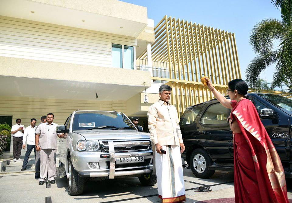 తిరుమలకు బయలుదేరిన చంద్రబాబు