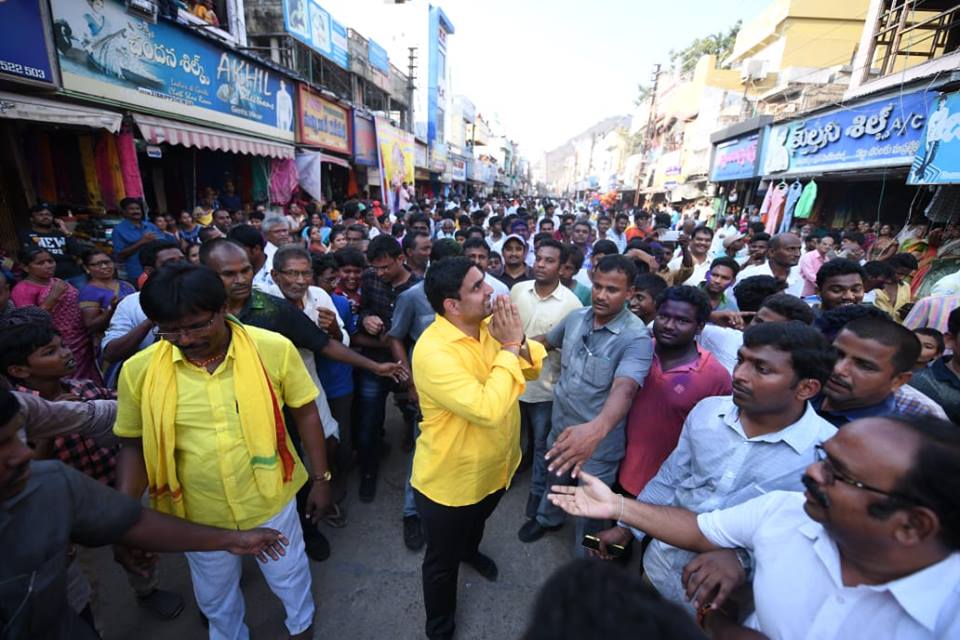 ముగ్గురు దొంగలకు తెలియని విషయం ఒకటుంది