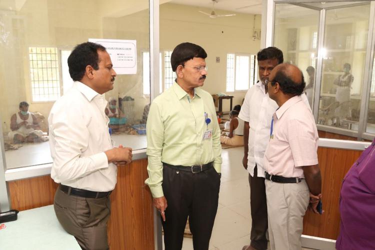 తిరుప‌తి ప‌ర‌కామ‌ణిలో జెఈవో  ల‌క్ష్మీకాంతం త‌నిఖీలు