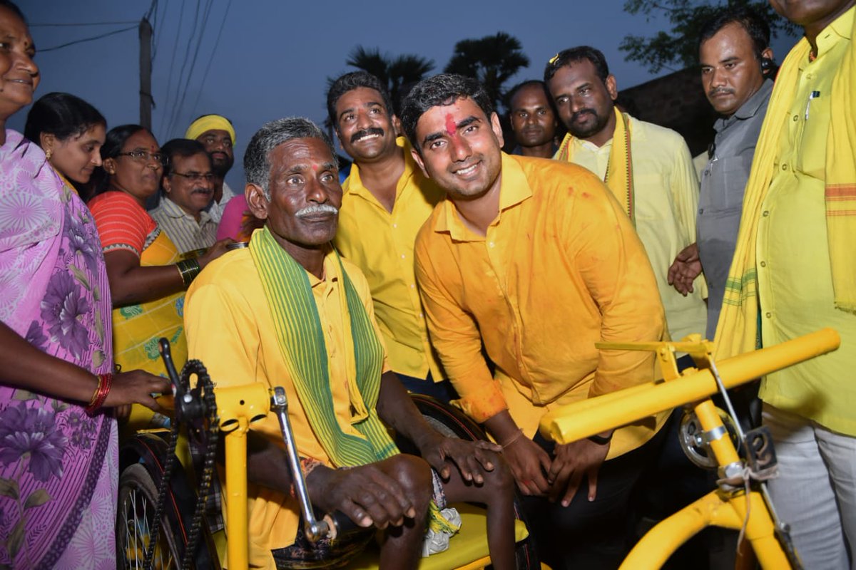 చంద్రబాబుతో పోటీ పడలేక జగన్ తో లాలూచీ