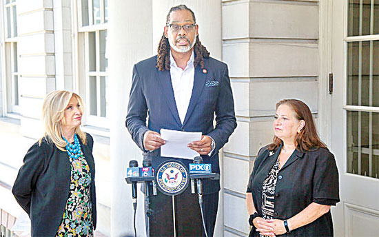 రాజకీయ నాయకుల్లో అత్యంత పొడగరి ఎవరో తెలుసా? రాజకీయ నాయకుల్లో అత్యంత పొడగరి ఎవరో తెలుసా?